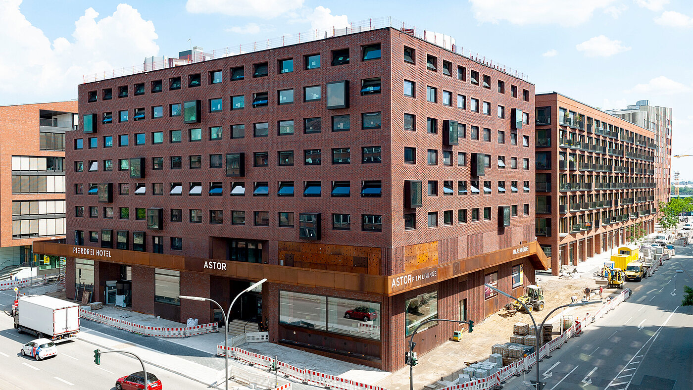 Das Quartier KPTN beherbergt rund 150 Wohnungen, Einzelhandel, Gastronomie, ein Hotel sowie ein Kino. Foto: Schöck Bauteile GmbH. Das Quartier KPTN beherbergt rund 150 Wohnungen, Einzelhandel, Gastronomie, ein Hotel sowie ein Kino. Foto: Schöck Bauteile GmbH.